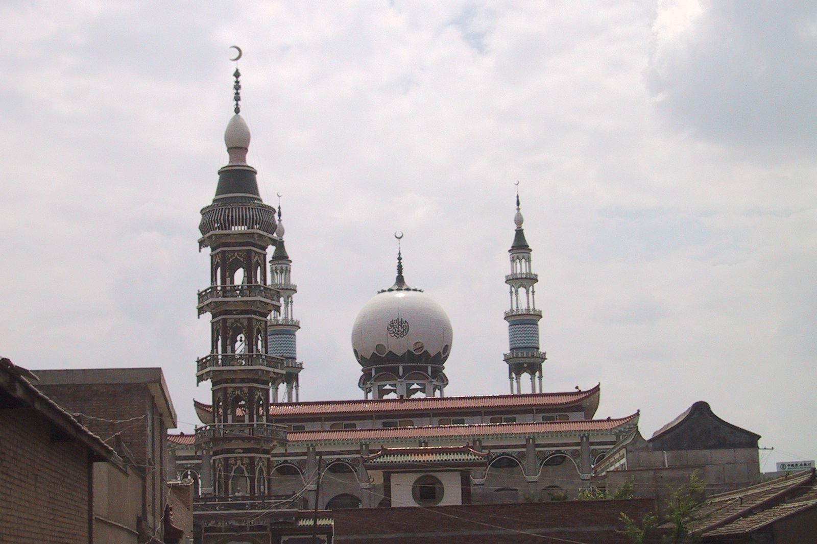A mosque with minarets in Linxia