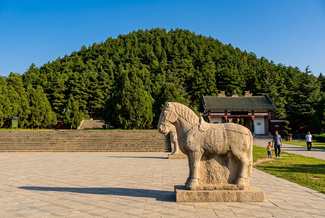 Maoling Han Dynasty emperor Wu tomb large earth mound with stone horse sculpture Shaanxi Xianyang