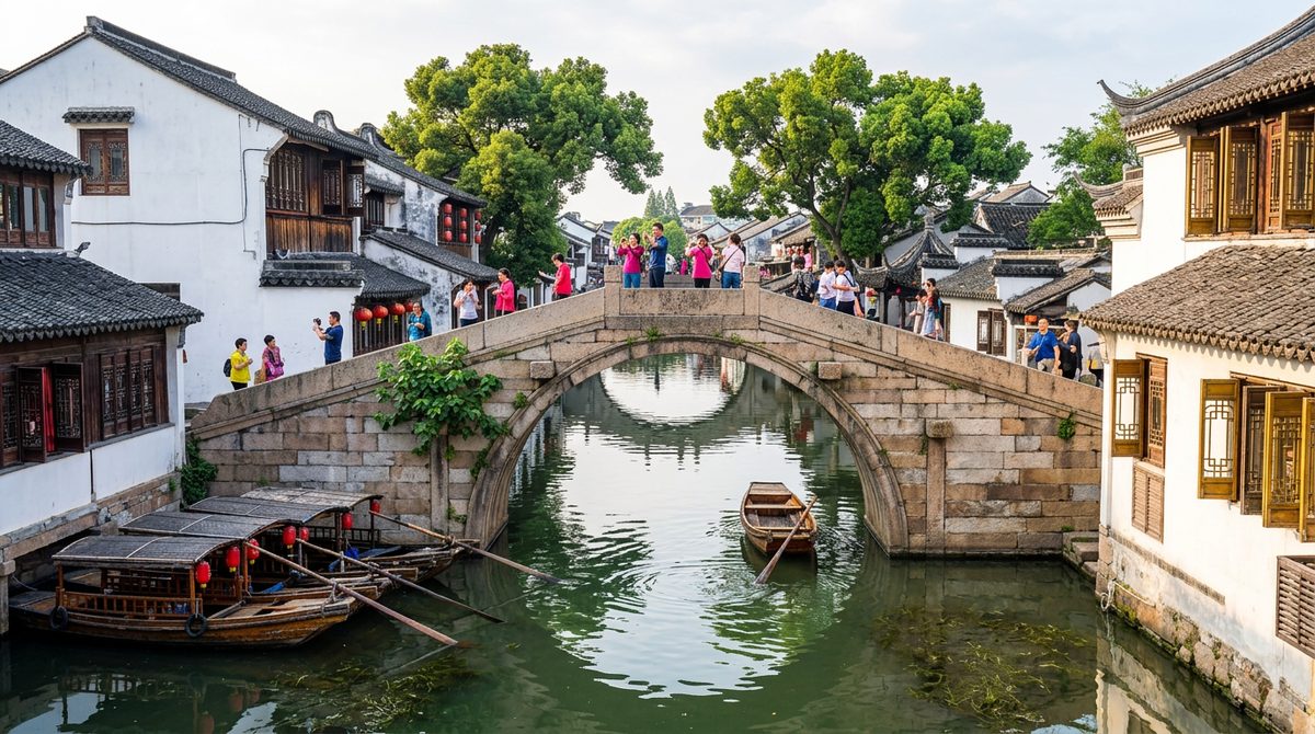 Fangsheng Bridge and canal houses in Zhujiajiao water town